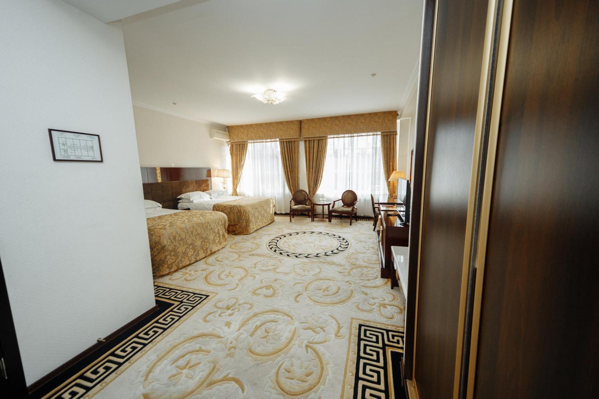 Hotel Royal Park Chisinau Exterior photo