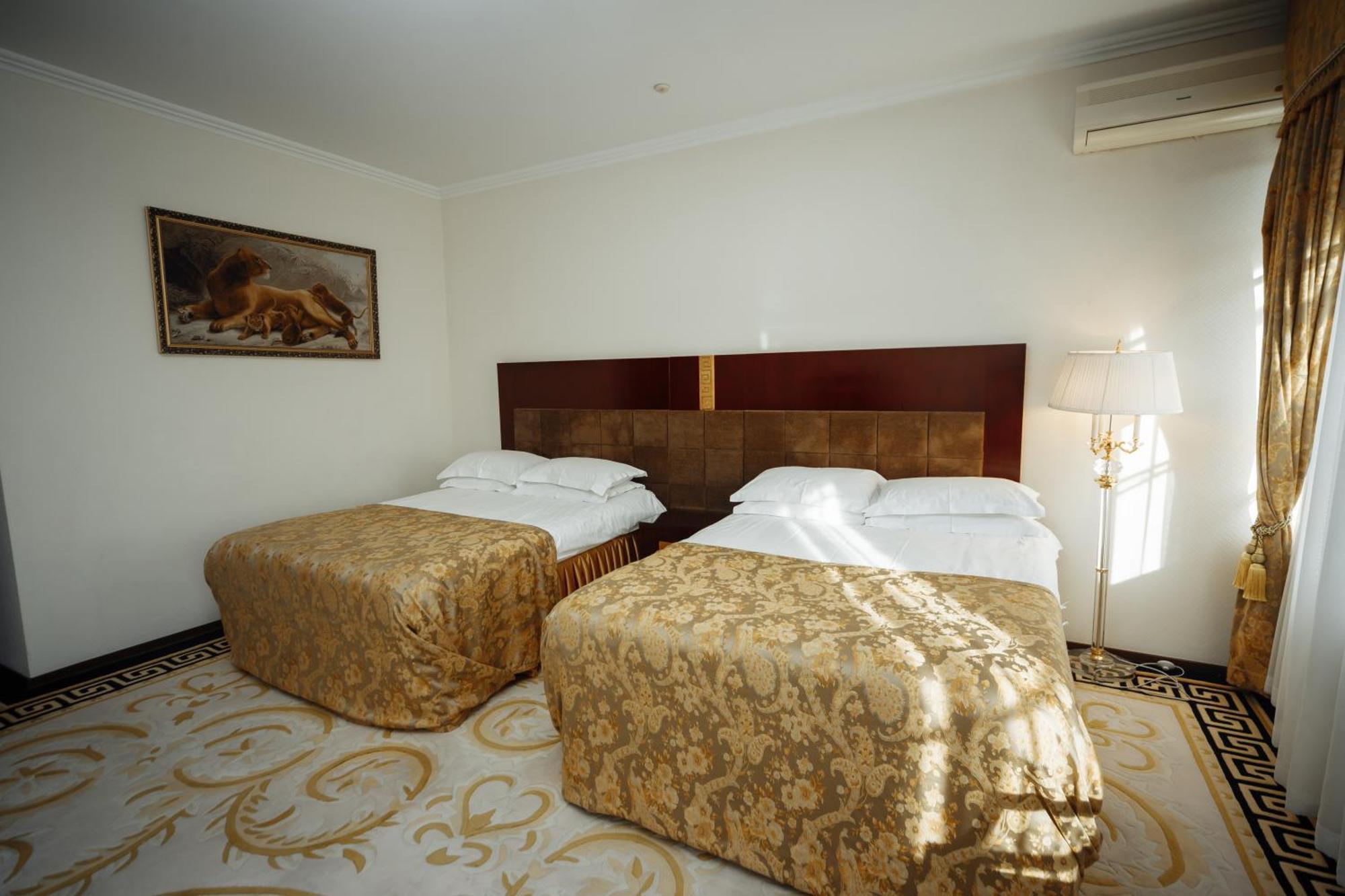 Hotel Royal Park Chisinau Exterior photo