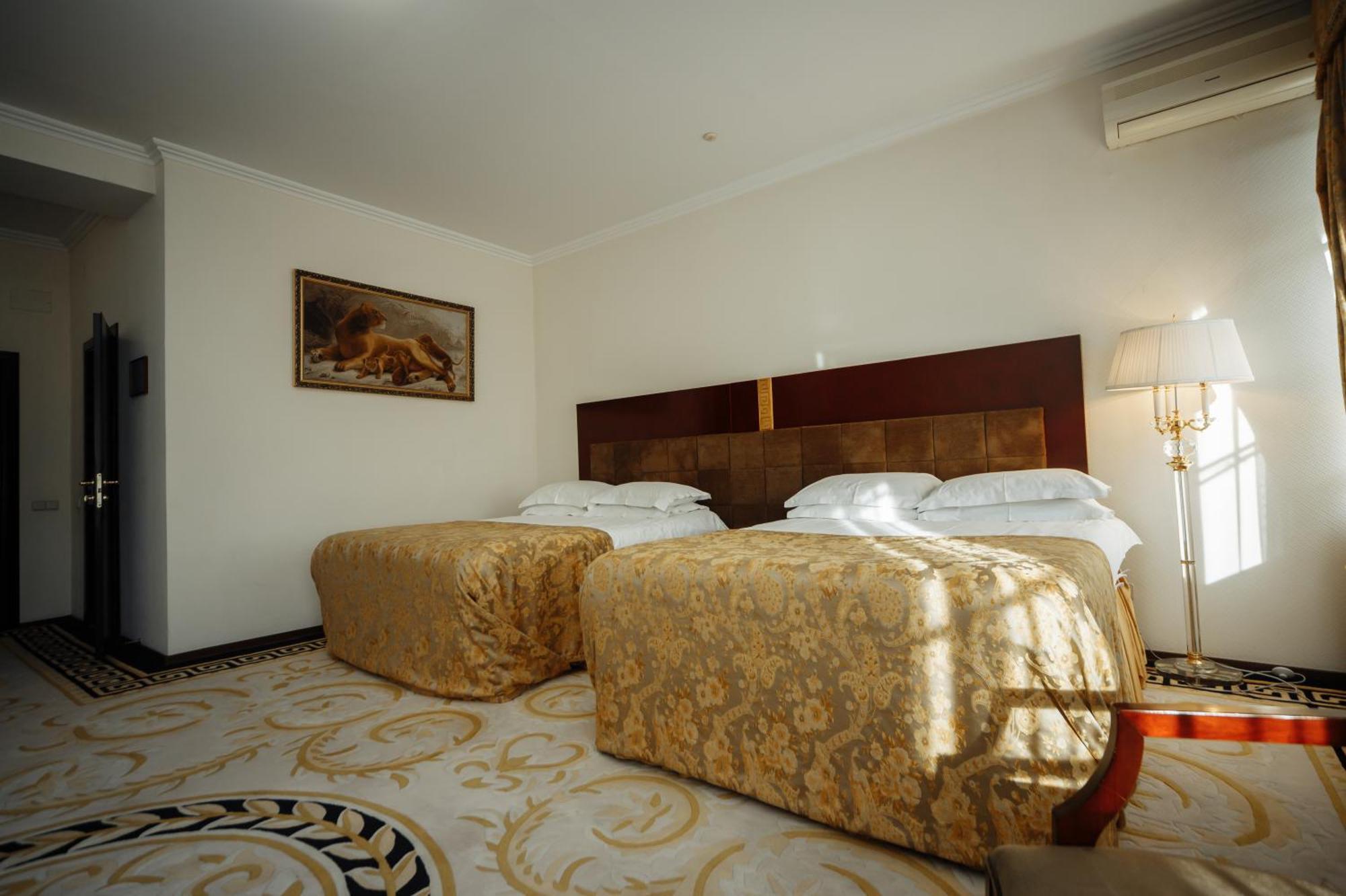 Hotel Royal Park Chisinau Exterior photo