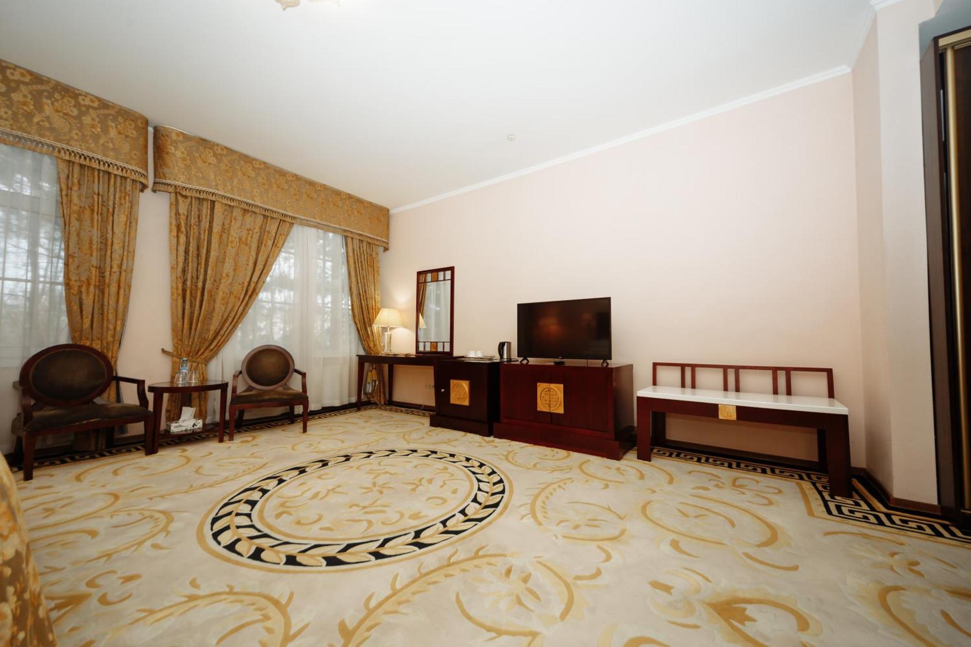 Hotel Royal Park Chisinau Exterior photo