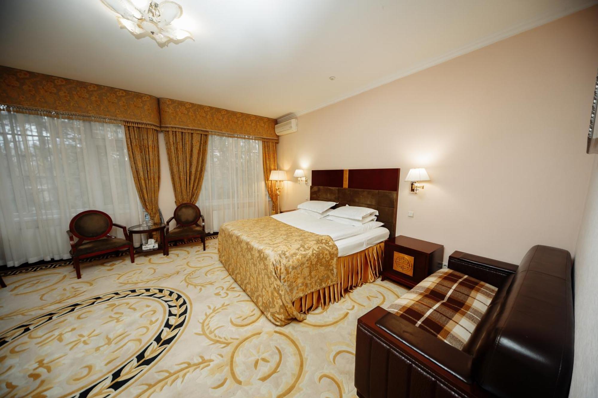 Hotel Royal Park Chisinau Exterior photo