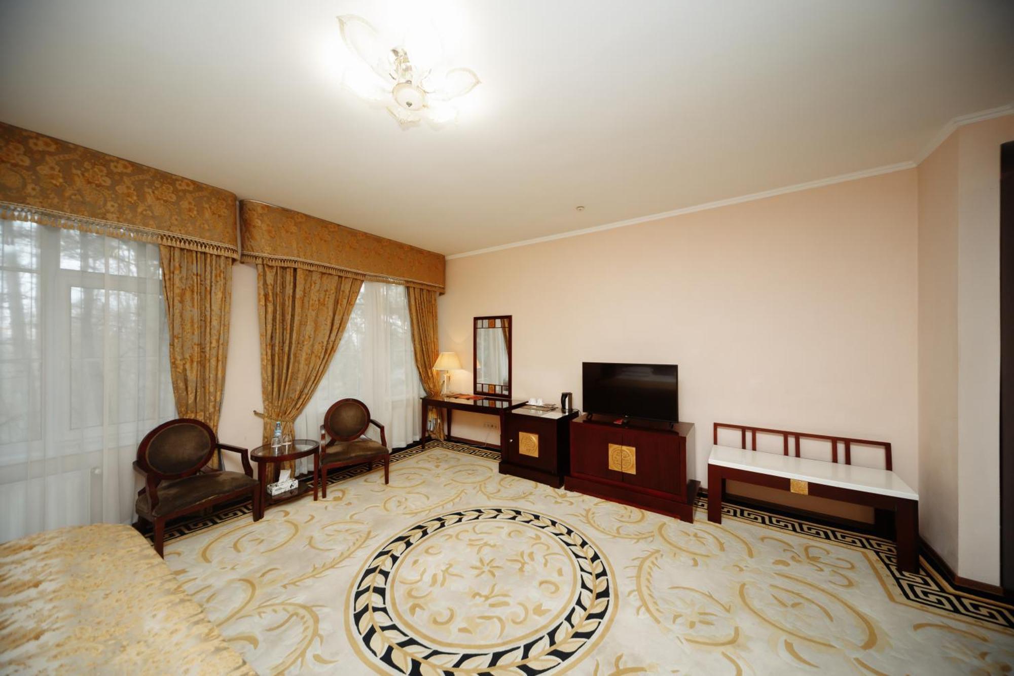Hotel Royal Park Chisinau Exterior photo