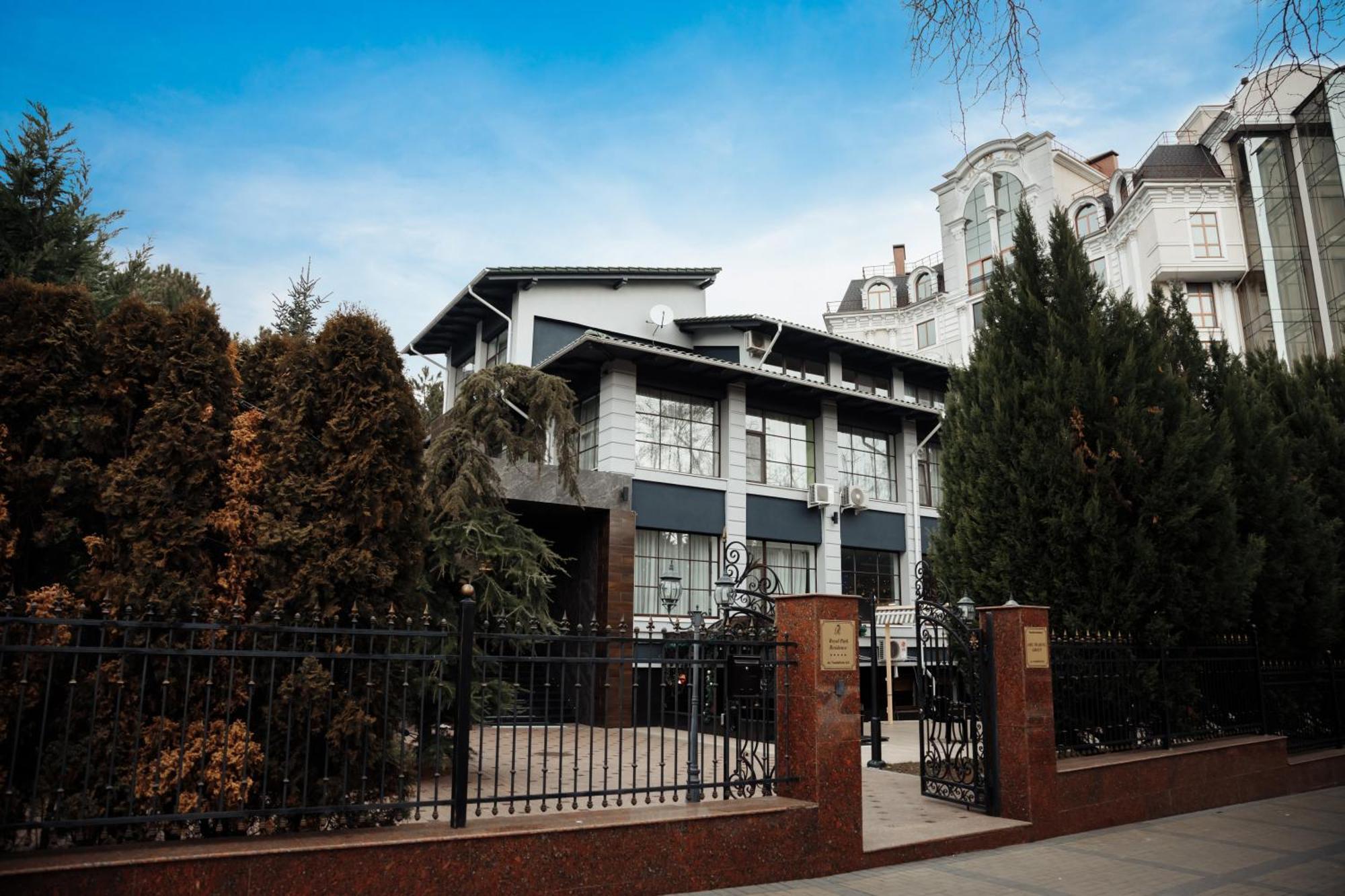 Hotel Royal Park Chisinau Exterior photo