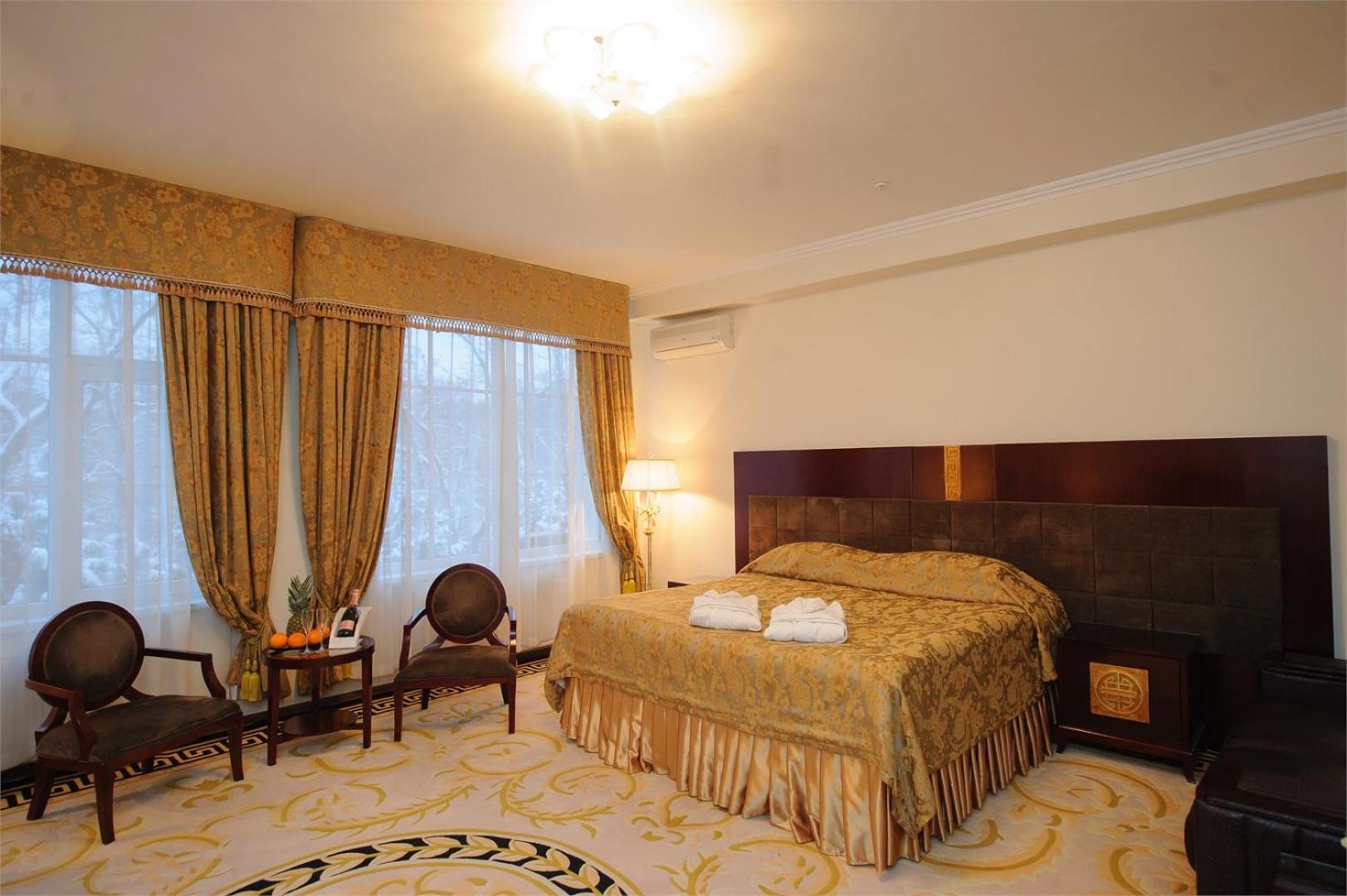 Hotel Royal Park Chisinau Exterior photo